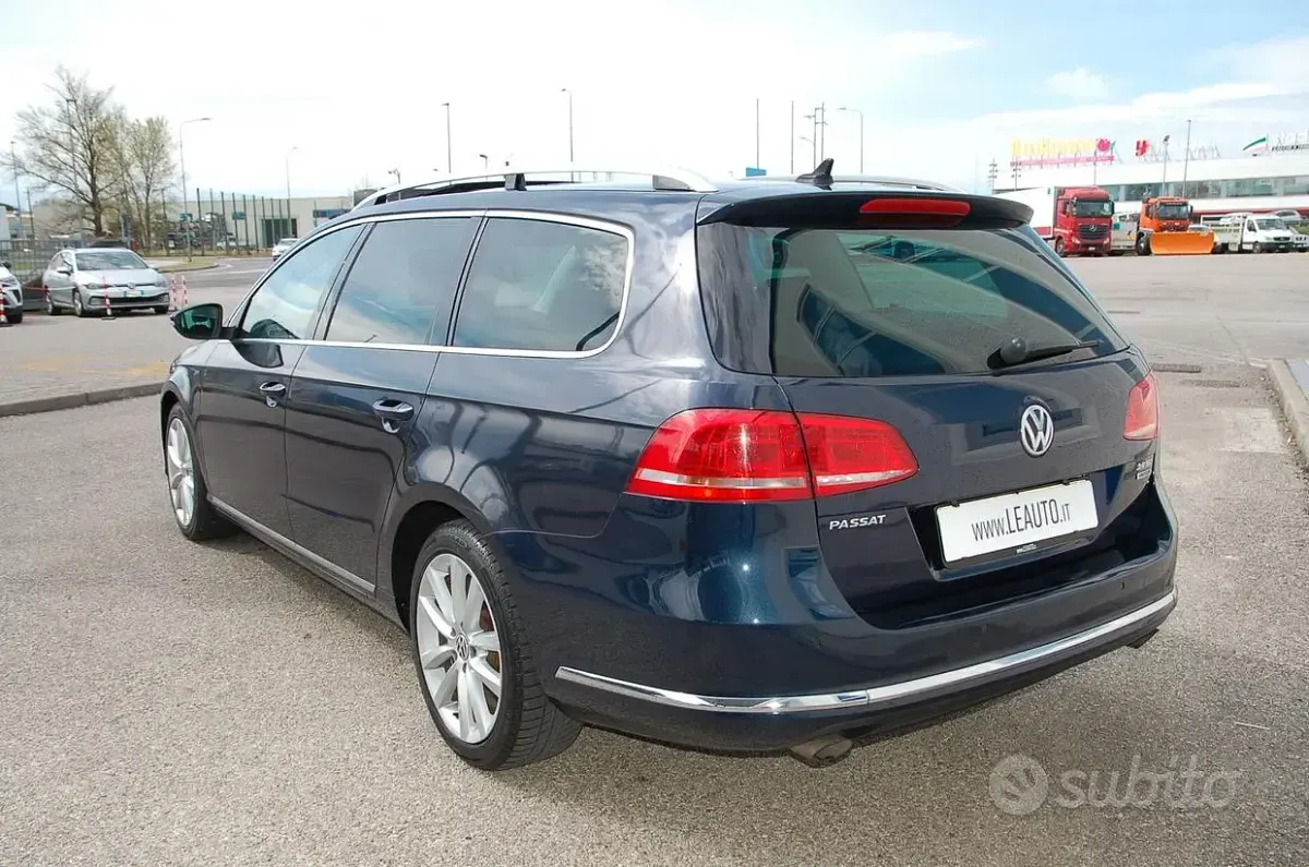 Usata VW Passat Highline 170 CV (125 kW) 2012 Blu Station wagon