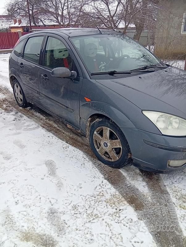 Begagnad Ford Focus 100 HK (73 kW) 2005 Blå Sedan