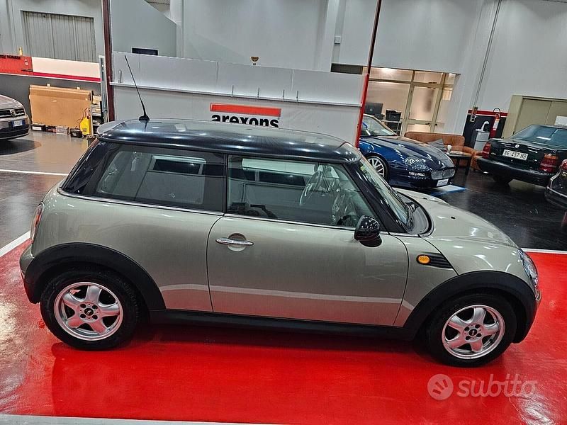 Usata Mini Cooper D 108 CV (79 kW) 2007 Marrone Utilitaria