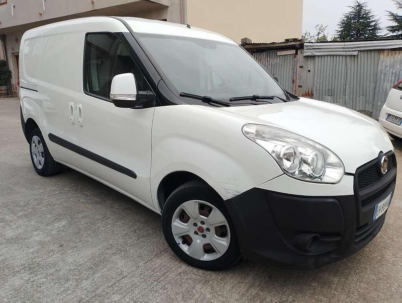 Usata Fiat Doblò 90 CV (66 kW) 2011 Bianco Monovolume