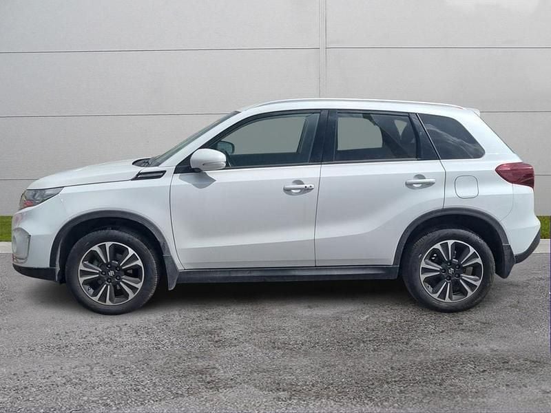 Second-hand Suzuki Vitara 102 CP (75 kW) 2023 Alb SUV