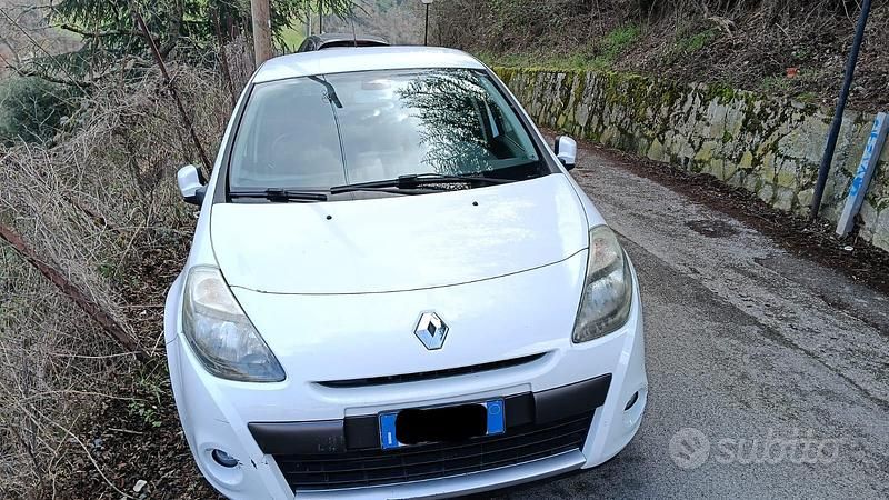 Usata Renault Clio II 75 CV (55 kW) 2011 Bianco Berlina