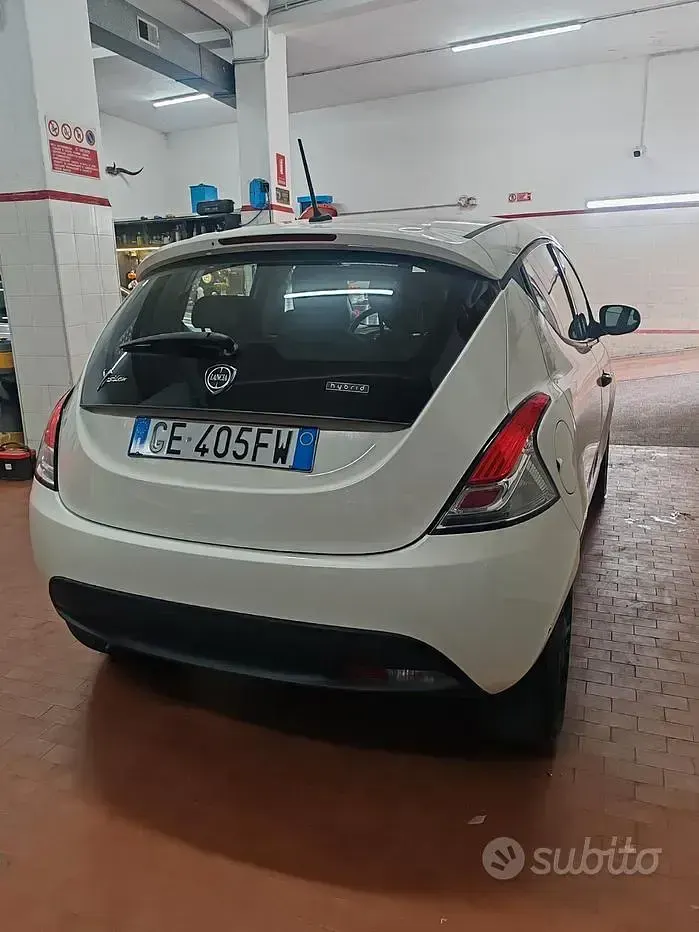 Usata Lancia Ypsilon Silver 69 CV (50 kW) 2021 Bianco Utilitaria