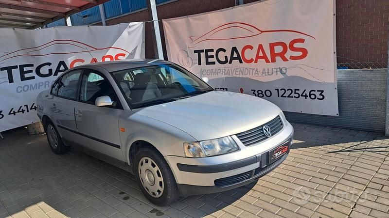 Usata VW Passat 149 CV (109 kW) 1997 Grigio Berlina