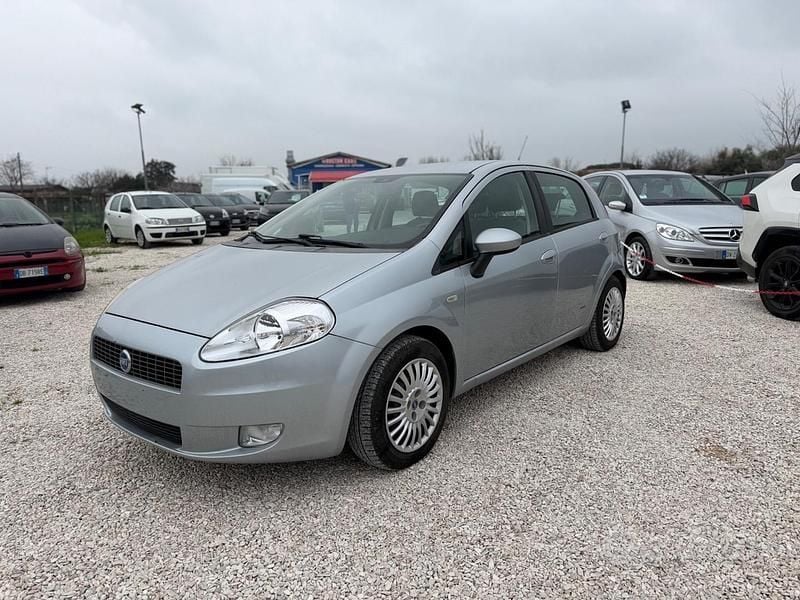 Usata Fiat Grande Punto Dynamic 65 CV (47 kW) 2006 Grigio Utilitaria