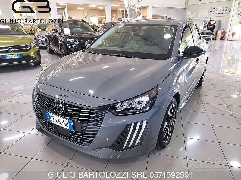 Usata Peugeot 208 Allure 101 CV (74 kW) 2025 Grigio Utilitaria