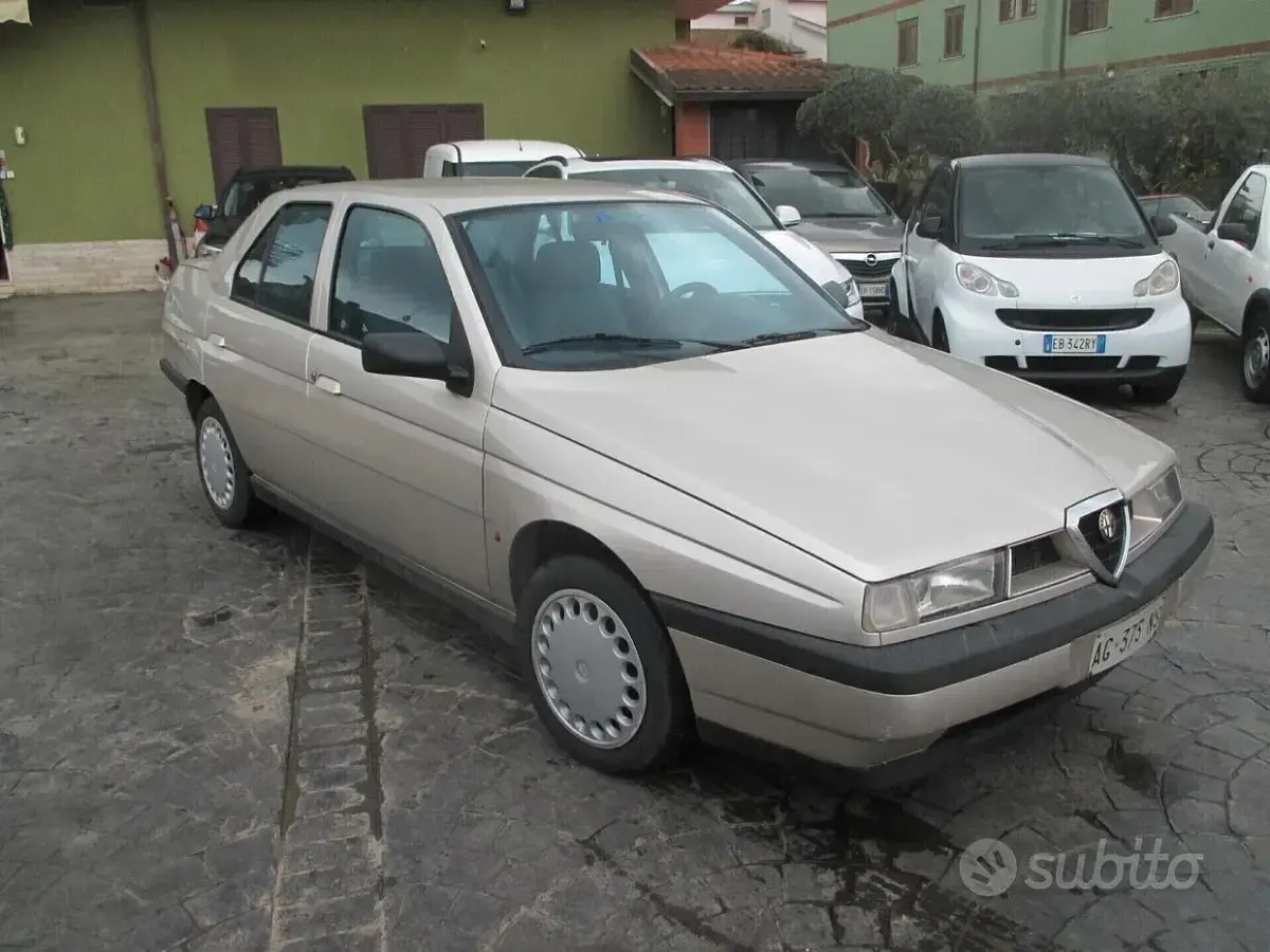 Usata Alfa Romeo 155 116 CV (85 kW) 1995 Grigio Berlina