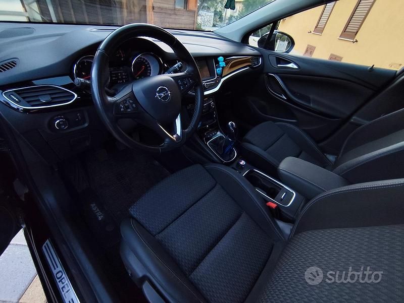 Usata Opel Astra 110 CV (80 kW) 2019 Nero Berlina
