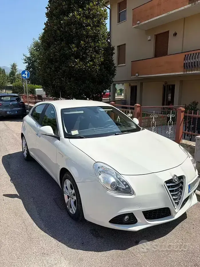 Usata Alfa Romeo Giulietta 105 CV (77 kW) 2013 Bianco Utilitaria