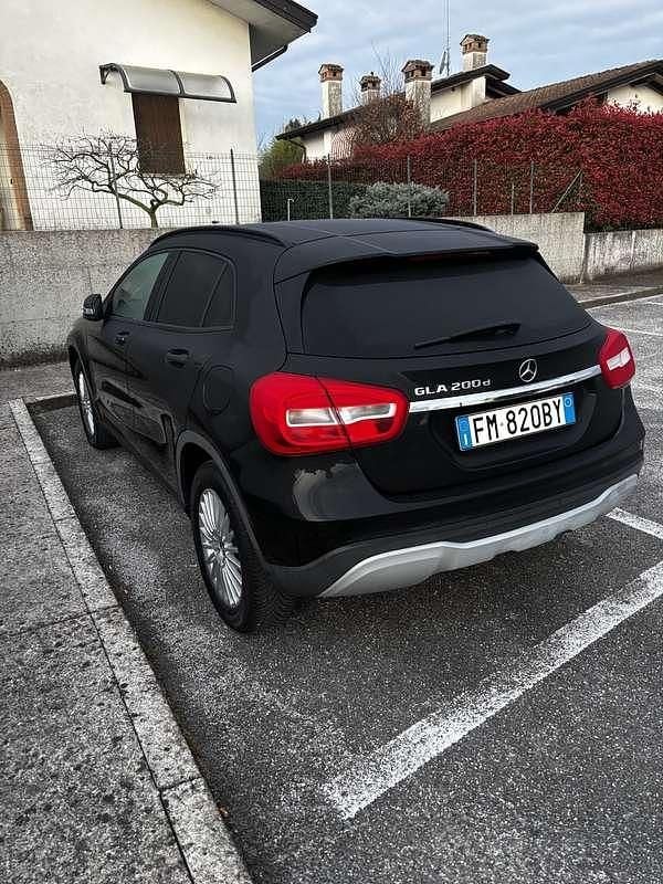 Usado Mercedes GLA200 Business 136 CV (100 kW) 2017 Negro SUV