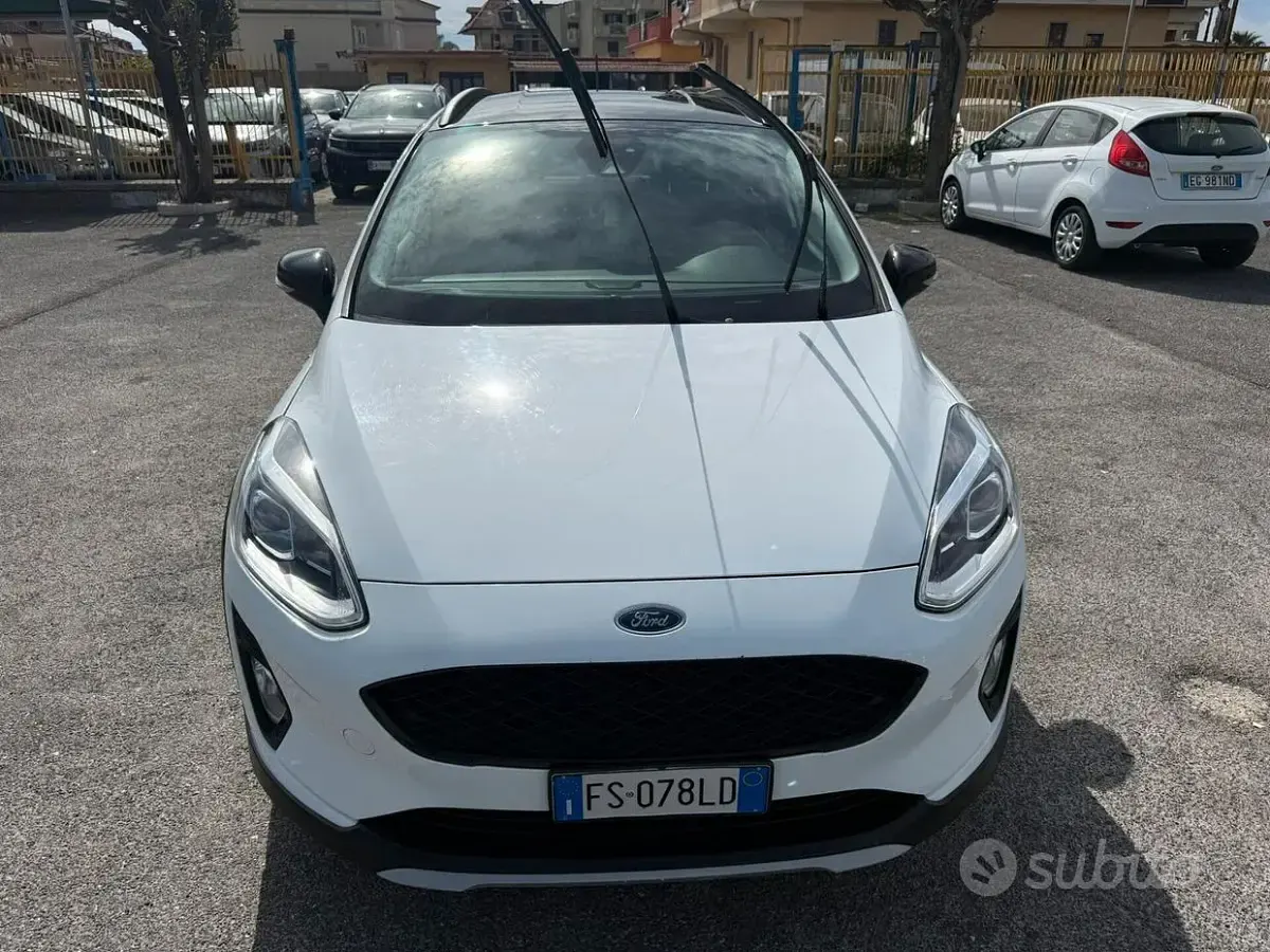 Usata Ford Fiesta Active 86 CV (63 kW) 2019 Bianco Utilitaria