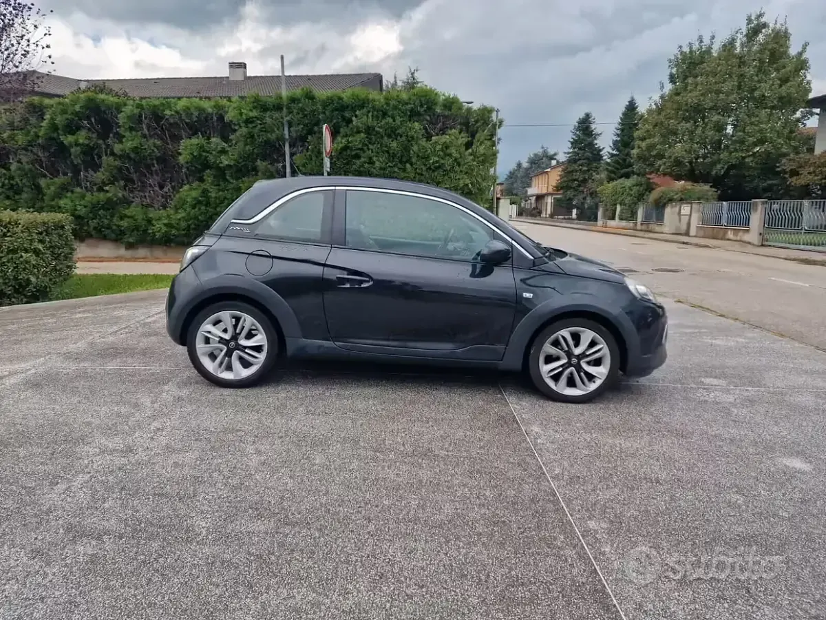 Usata Opel Adam Rocks Rocks 69 CV (50 kW) 2016 Nero Utilitaria
