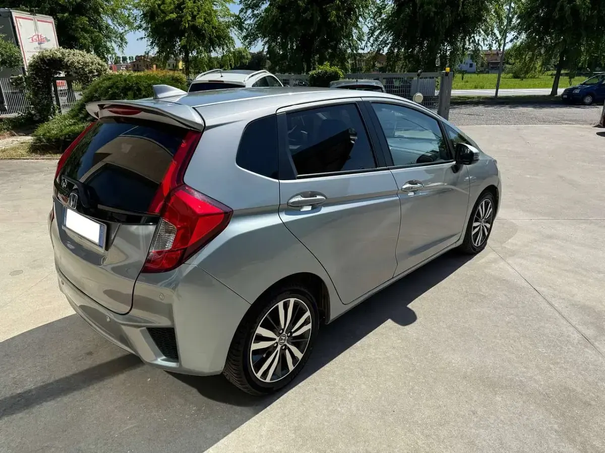 Usata Honda Jazz Elegance 102 CV (75 kW) 2017 Alabaster silver metallic Utilitaria