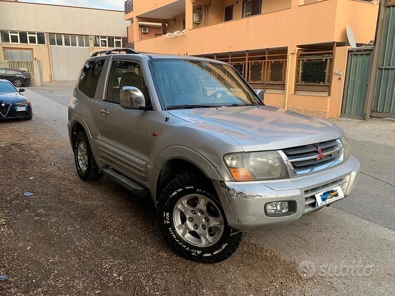 Usata Mitsubishi Pajero 164 CV (120 kW) 2001 Grigio SUV