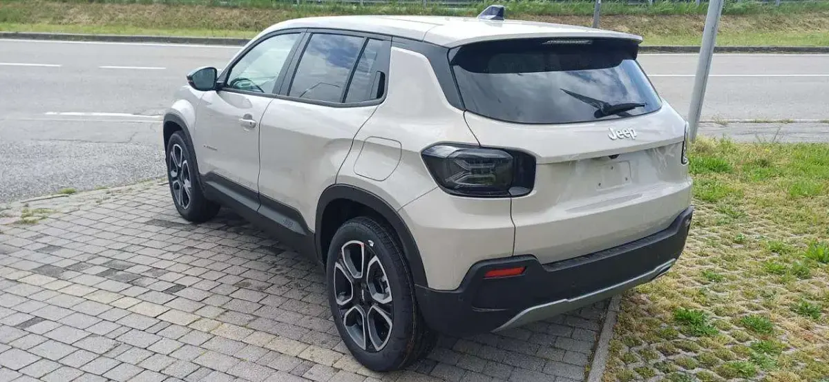 Nuova Jeep Avenger Summit 101 CV (74 kW) 2026 Bianco SUV