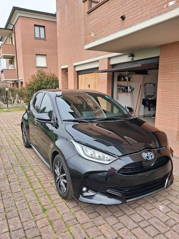 Usata Toyota Yaris Hybrid Lounge 131 CV (96 kW) 2022 Berlina