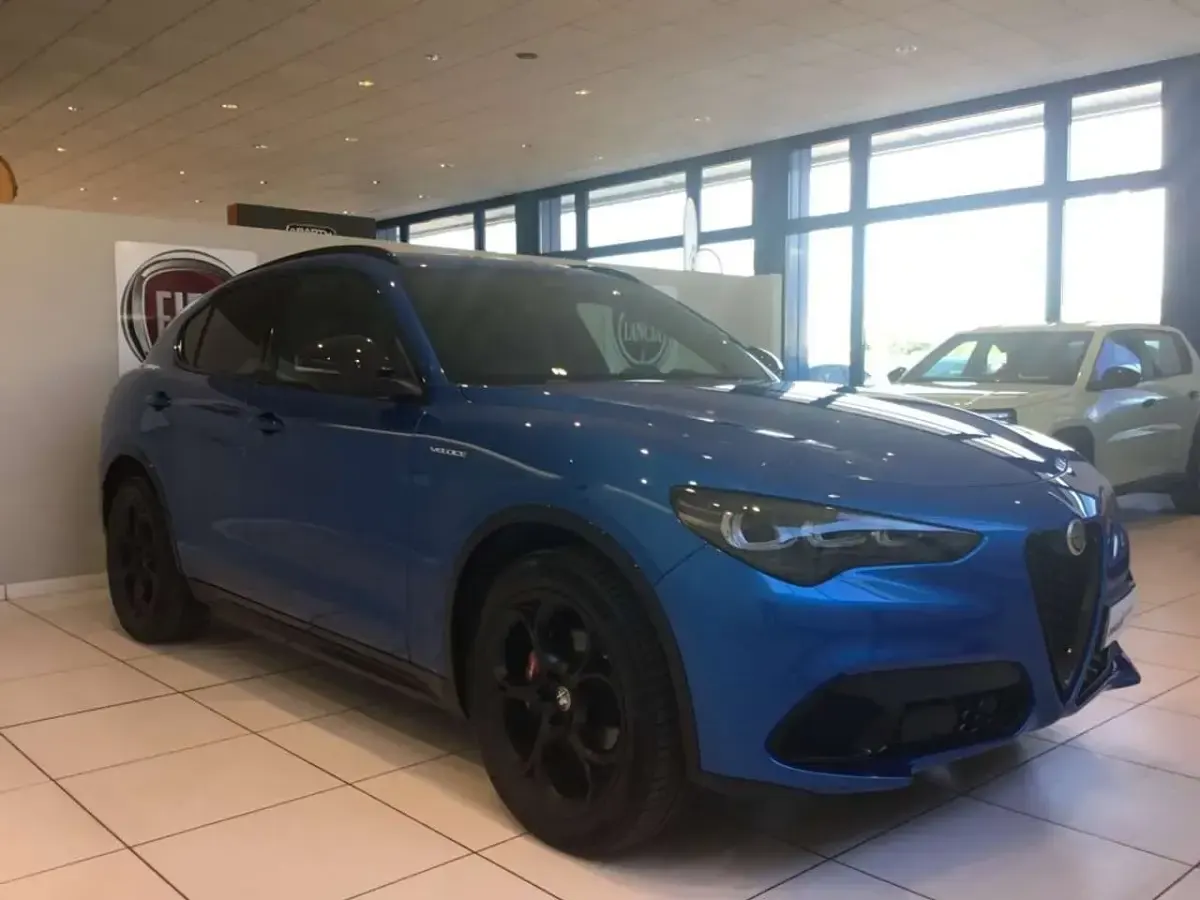 Usata Alfa Romeo Stelvio Veloce 209 CV (153 kW) 2025 Blu/azzurro SUV