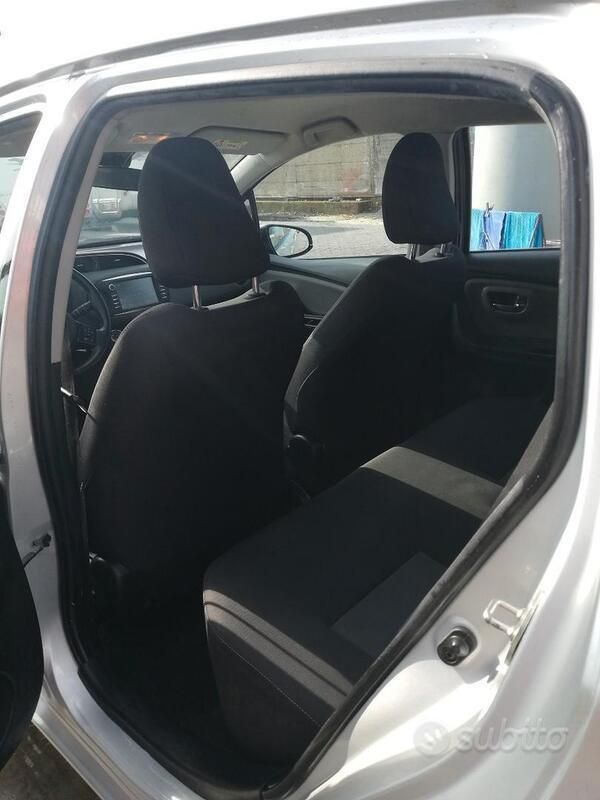 Usata Toyota Yaris 2017 Grigio Berlina
