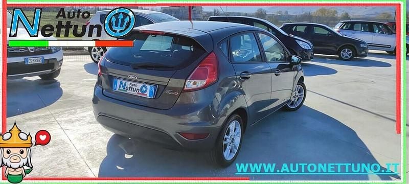 Usata Ford Fiesta Titanium 75 CV (55 kW) 2016 Grigio Utilitaria