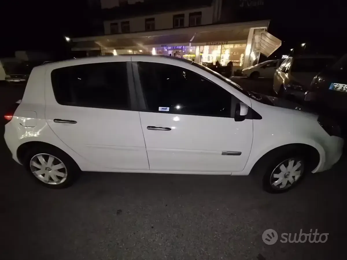 Usata Renault Clio II 75 CV (55 kW) 2009 Bianco Utilitaria