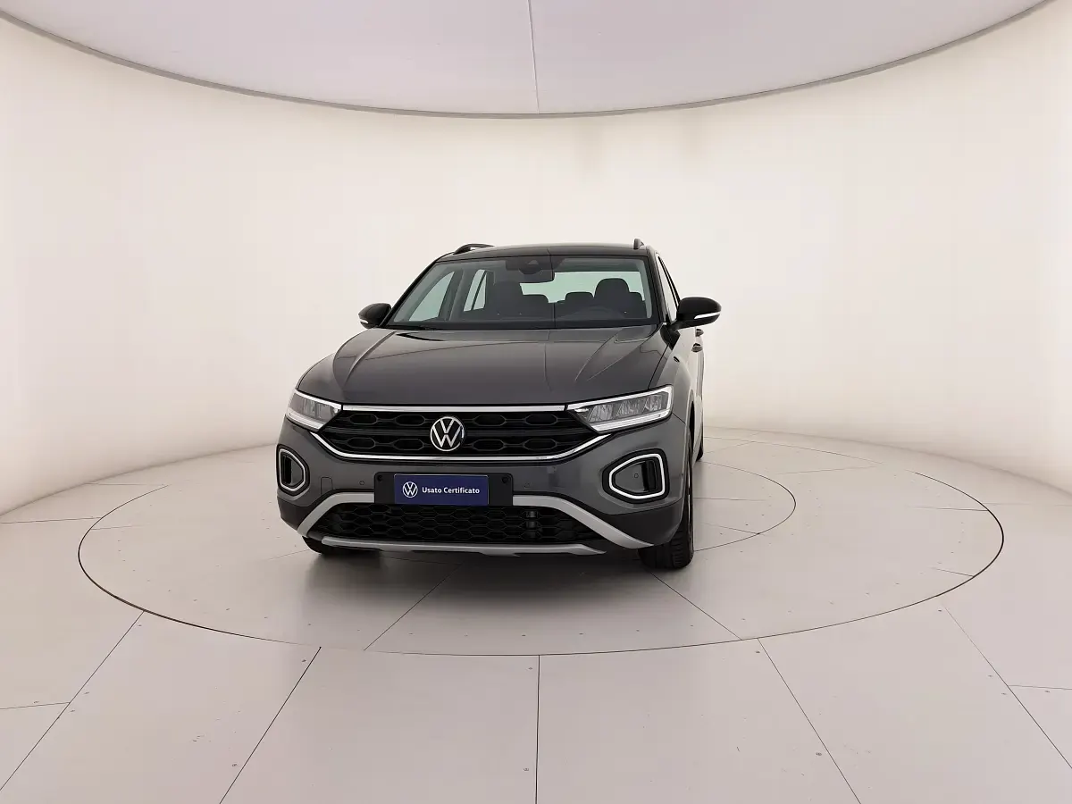 Usata VW T-Roc Life 116 CV (85 kW) 2025 Indium grey metallizzato nero SUV