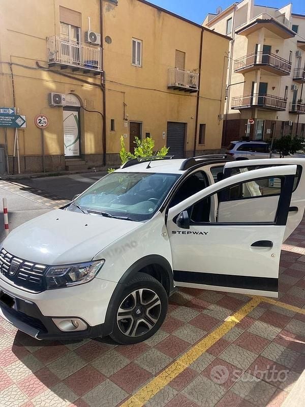 Usata Dacia Sandero 75 CV (55 kW) 2020 Bianco Berlina