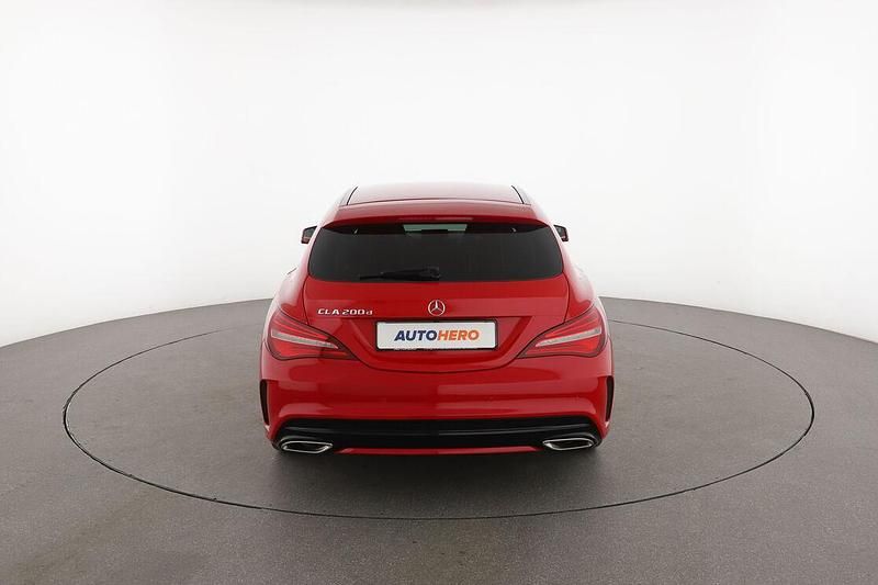 Begagnad Mercedes CLA200 Shooting Brake Premium 135 HK (99 kW) 2018 Röd Kombi