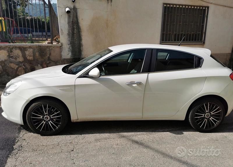 Usata Alfa Romeo Giulietta Distinctive 105 CV (77 kW) 2011 Bianco Berlina