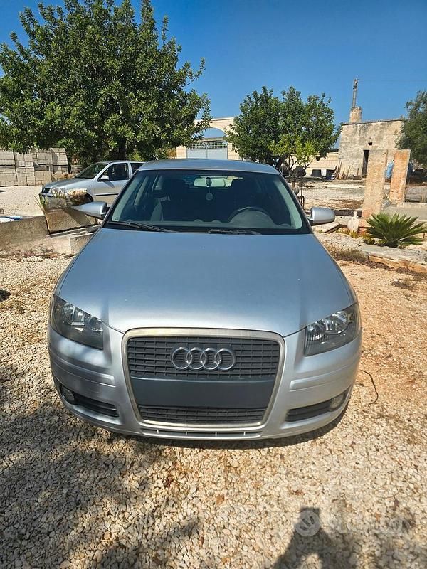 Grigio Usata 2006 Audi A3 Tre volumi | 1500 € (Super prezzo) - Immagine 1/4