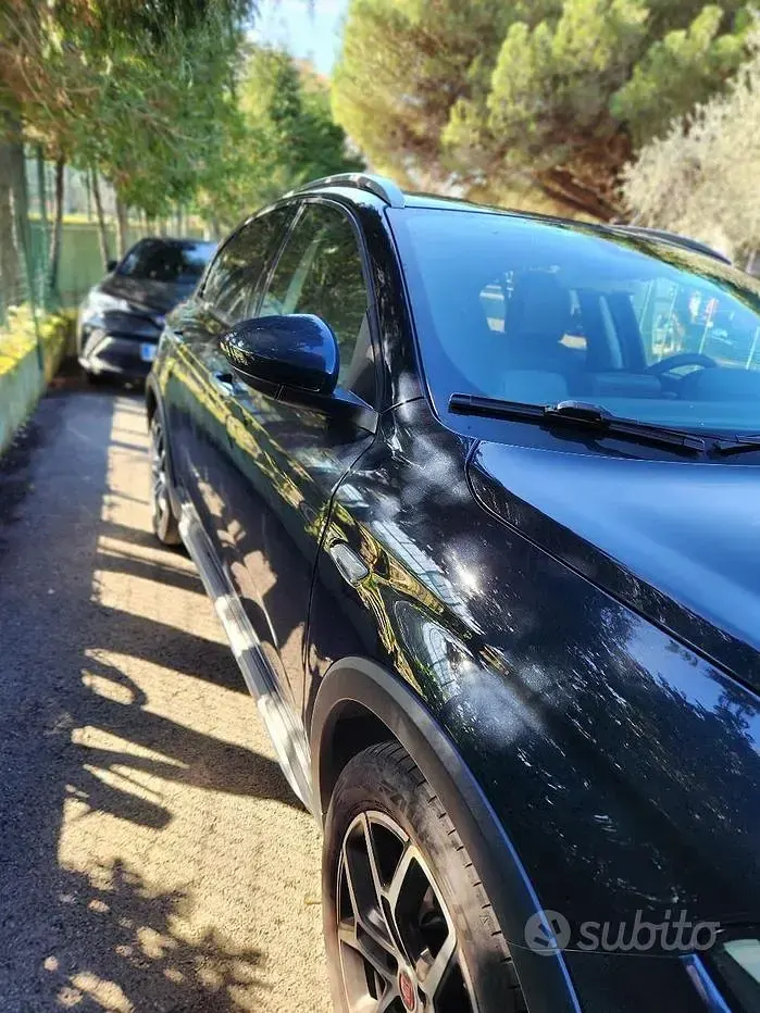 Usata Fiat Tipo Cross 100 CV (73 kW) 2022 Nero Berlina