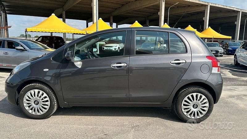 Usata Toyota Yaris 69 CV (50 kW) 2010 Nero Utilitaria