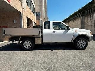 Usata Nissan Navara 190 CV (139 kW) 2010 Bianco Pick-up