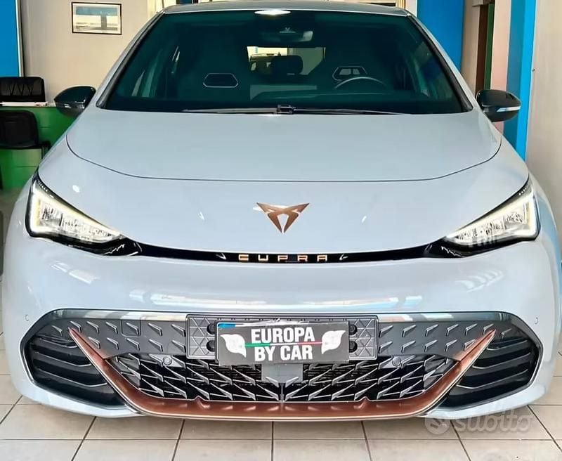 Usata Cupra Born e-Boost 169 kW (231 CV) 2023 Grigio Utilitaria