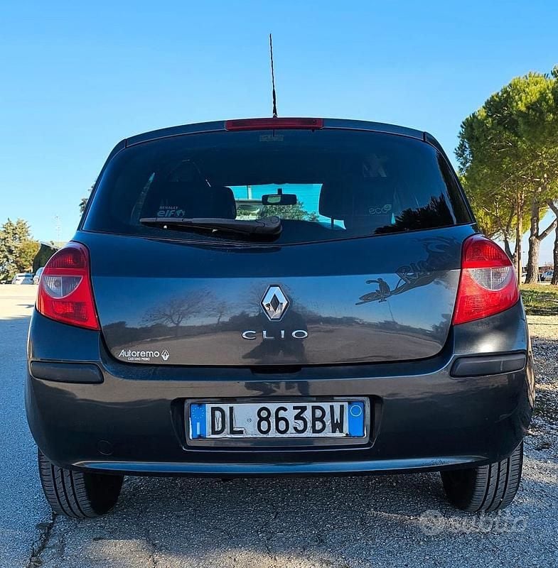 Gebraucht Renault Clio II Rip Curl 85 PS (62 kW) 2008 Grau Limousine