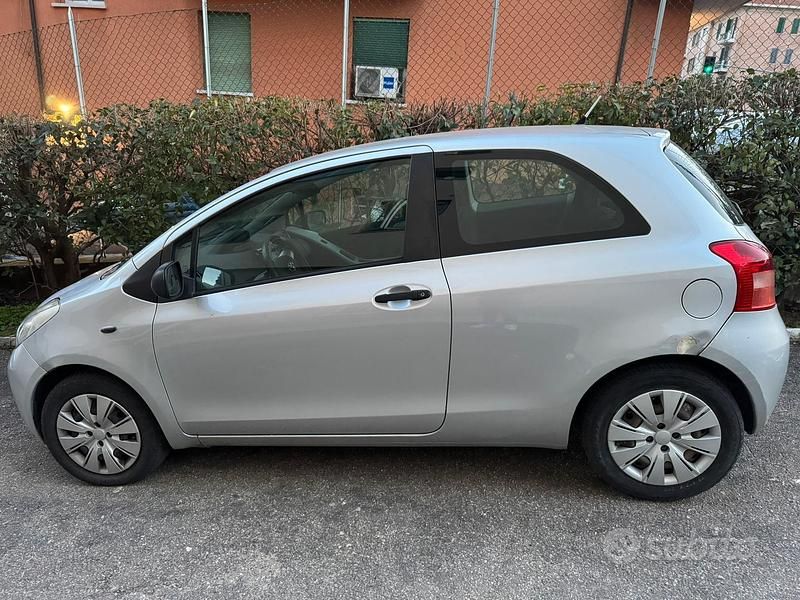 Usata Toyota Yaris 2009 Grigio Utilitaria