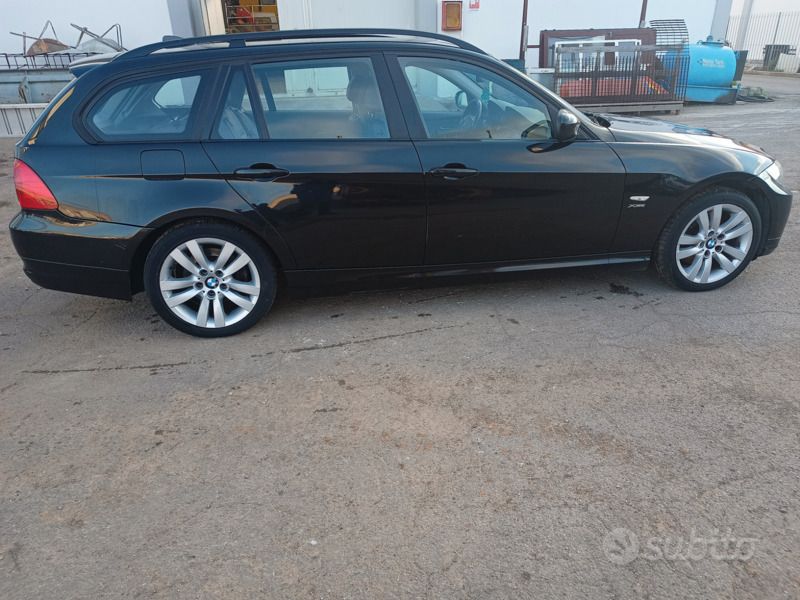 Nero Usata 2011 BMW 320 Station wagon | 5000 € (Buon prezzo) - Immagine 1/4