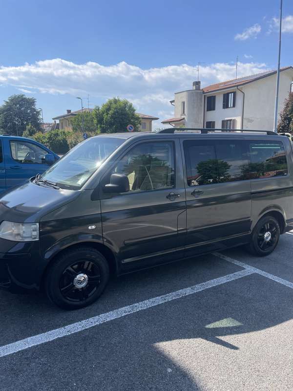 Nero Usata 2005 VW T5 Highline Furgone | 12.000 € (Super prezzo) - Immagine 1/4