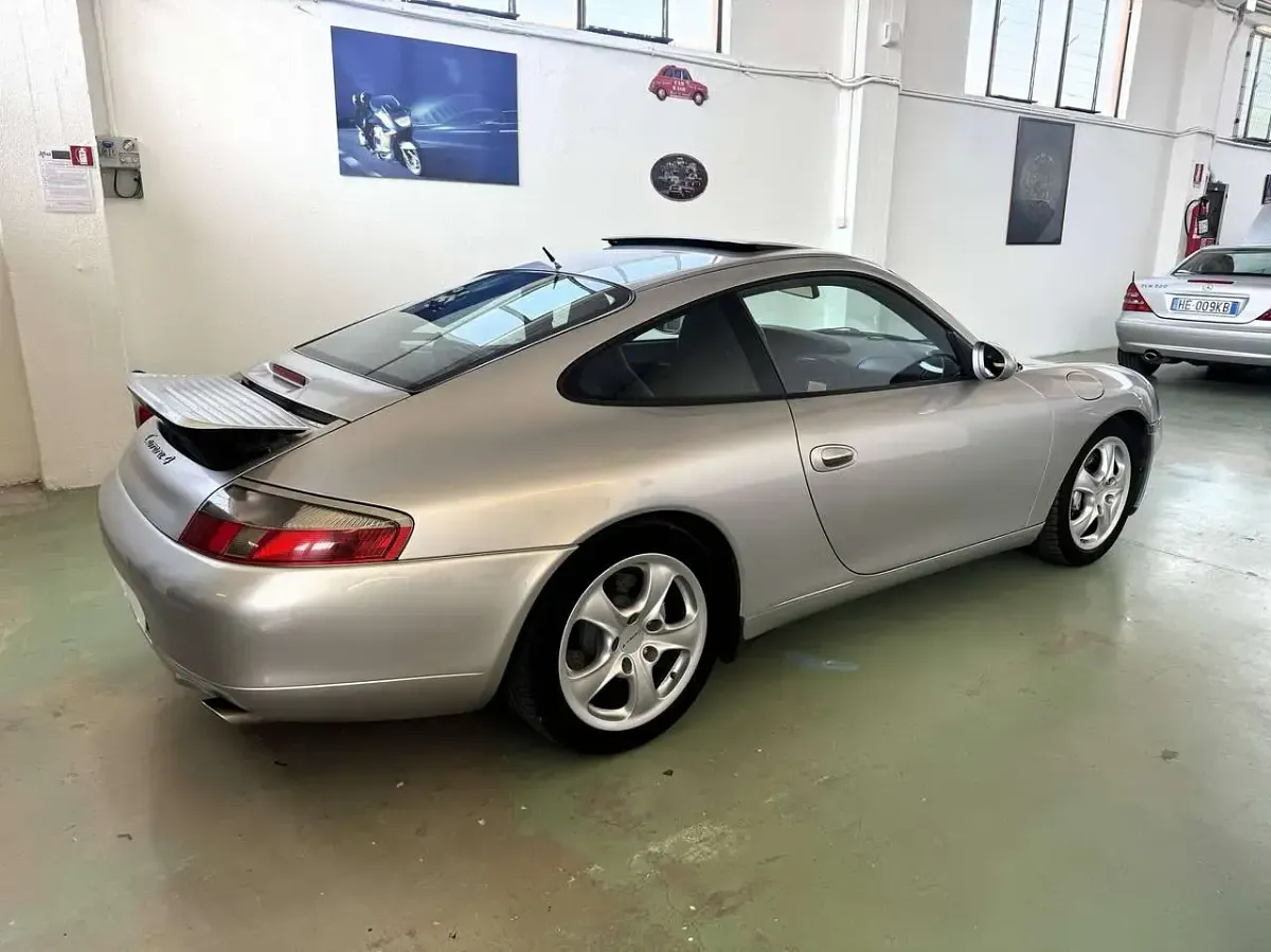 Usata Porsche 911 Carrera 4 300 CV (220 kW) 2000 Argento Coupé