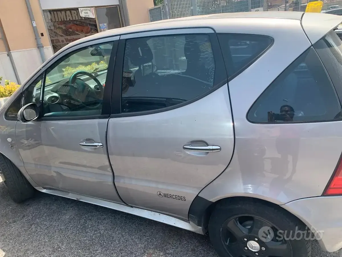 Usata Mercedes A160 102 CV (75 kW) 1998 Grigio Utilitaria