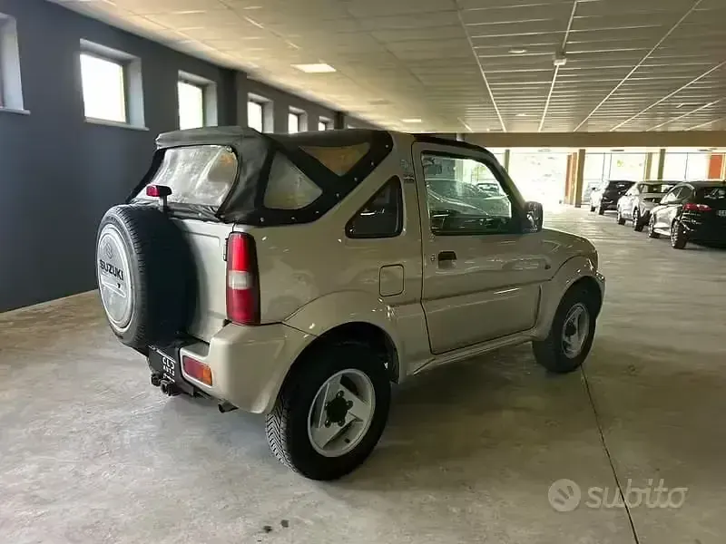 Usata Suzuki Jimny 65 CV (47 kW) 2004 Grigio SUV