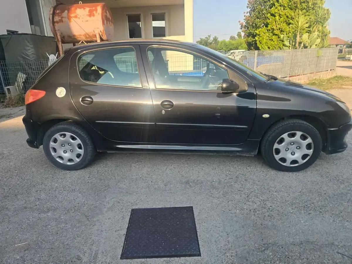 Usata Peugeot 206 88 CV (64 kW) 2006 Nero Berlina