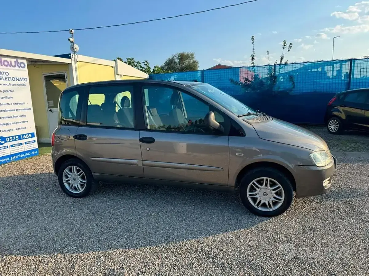 Usata Fiat Multipla Active 103 CV (75 kW) 2010 Bronzo Monovolume
