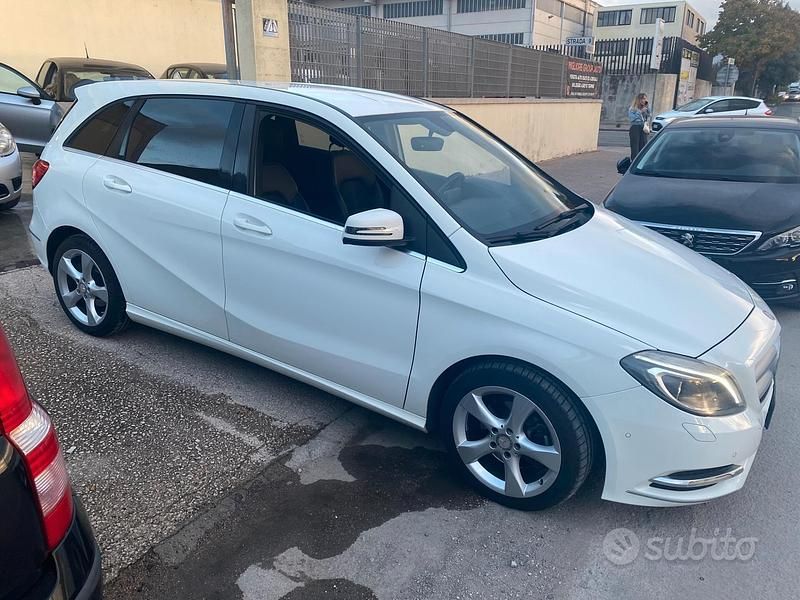 Usata Mercedes B180 Premium 109 CV (80 kW) 2015 Bianco Monovolume