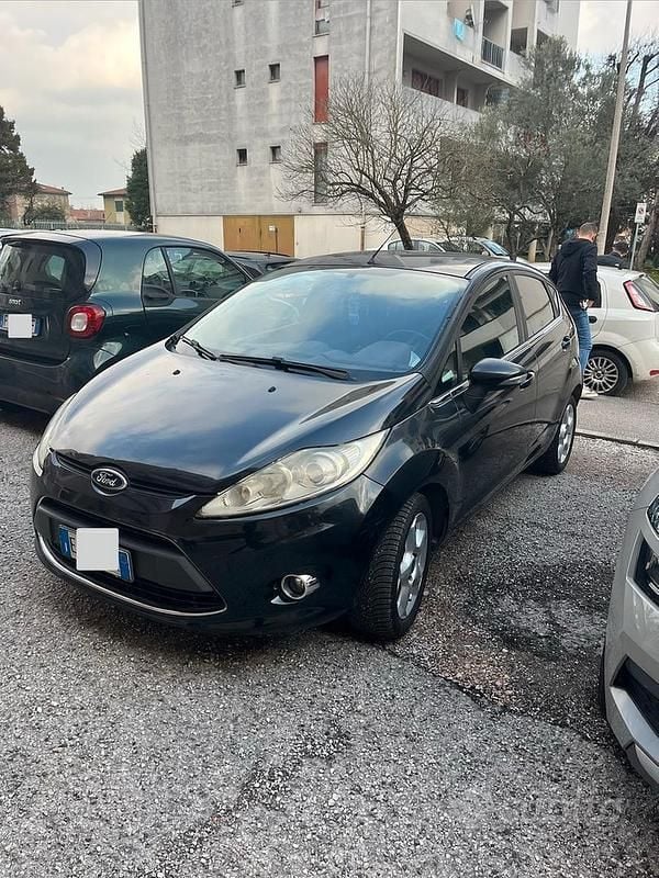 Usata Ford Fiesta Titanium 95 CV (69 kW) 2010 Nero Utilitaria