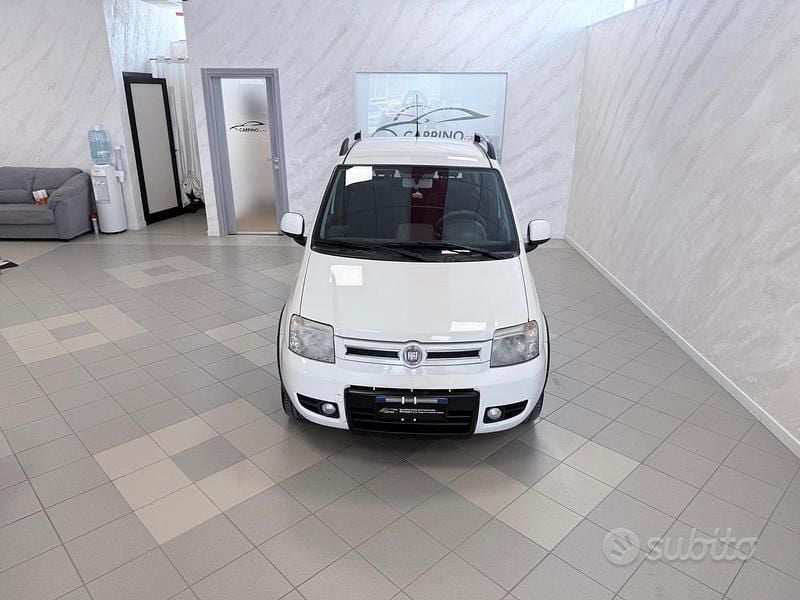 Usata Fiat Panda 4x4 Climbing 75 CV (55 kW) 2011 Bianco Utilitaria