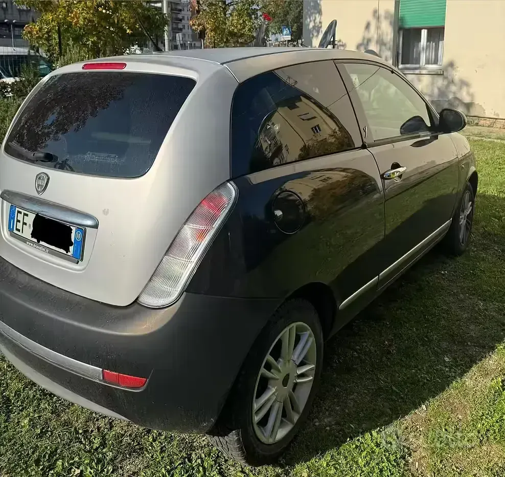 Usata Lancia Ypsilon 69 CV (50 kW) 2012 Nero Utilitaria