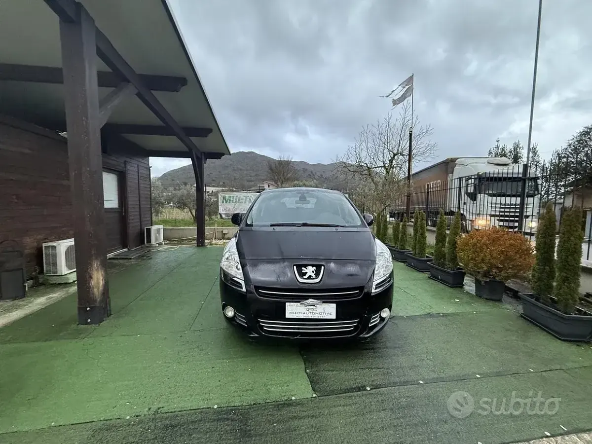 Usata Peugeot 5008 112 CV (82 kW) 2010 Nero Monovolume