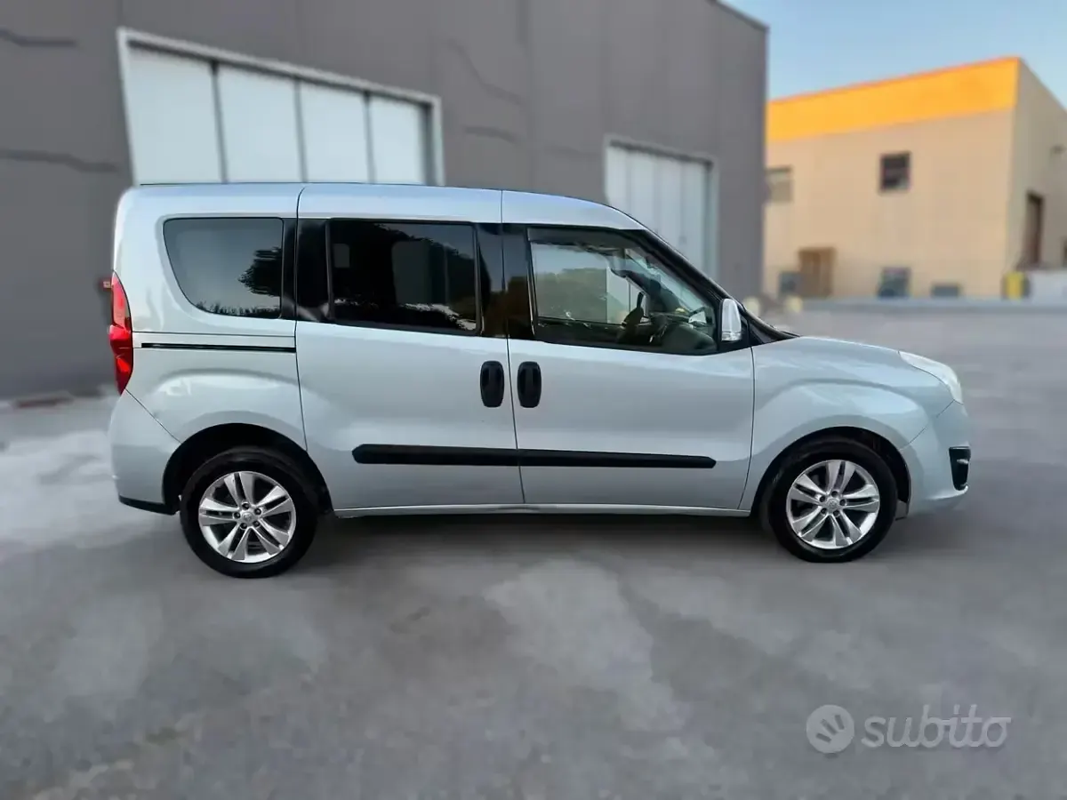 Gebraucht Opel Combo 105 PS (77 kW) 2014 Grau Van / Kleinbus