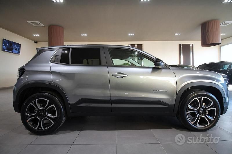Nuova Jeep Avenger Summit 101 CV (74 kW) 2025 Grigio SUV