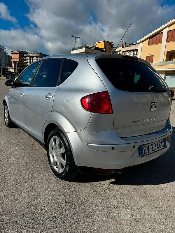 Usata Seat Altea 105 CV (77 kW) 2005 Grigio Monovolume
